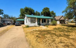 1013 E Kingsmill Ave, Pampa, TX 79065