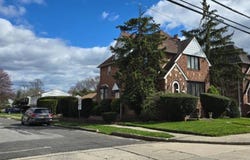 169 Bixley Heath, Lynbrook, NY 11563