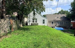 114 E Highland Avenue, St Joseph, MO 64505