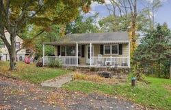 8 Center St, Hopatcong Boro, NJ 07874-2321