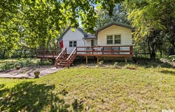 401 S 4TH Street, Riverton, IL 62561