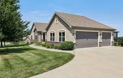 4215 Greystone Drive, St Joseph, MO 64505