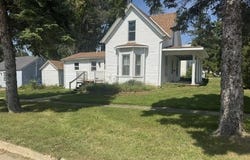 415 SE 3rd Avenue, Independence, IA 50644