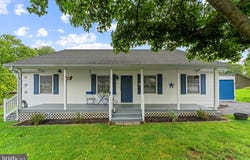 4 HUNTINGDON Lane, BOYCE, VA 22620