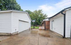 2933 Yosemite Dr., Owensboro, KY 42301-8476