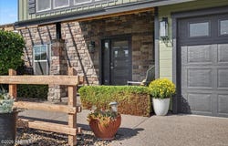708 Kachess Ln, Zillah, WA 98953