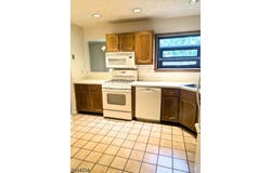 120 Park Gate Dr, Edison Twp., NJ 08820-4039