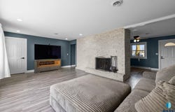 1409 S Splitrock Blvd, Brandon, SD 57005-1817