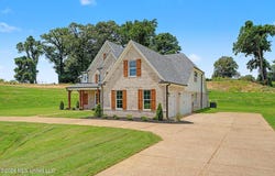 8130 Soaring Oaks Drive, Walls, MS 38680