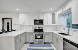 320 NE 33rd St, Oakland Park, FL 33334