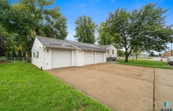 400 E 2ND St, Hartford, SD 57033-2207