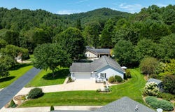 403 W Coventry Dr, Franklin, NC 28734