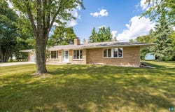 1027 Comstock Dr, Deer River, MN 56636