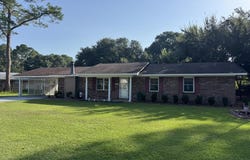 112 Chewalla Circle, Eufaula, AL 36027