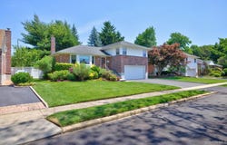 31 Irene Lane E, Plainview, NY 11803