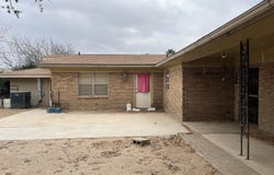 211 E Alamo, Carrizo Springs, TX 78834