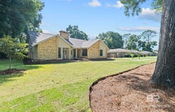 562 N Vaughn Drive, Satsuma, AL 36572