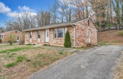 756 Kenyon RD, Vinton, VA 24179