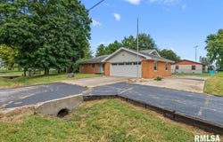 18 ELIZABETH Court, Elkhart, IL 62634