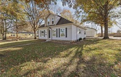 804 E 10th Street, Ottawa, KS 66067