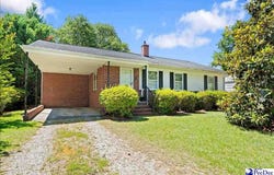63 Lynn Ave, Cheraw, SC 29520
