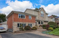 21 Kathleen Drive E, Syosset, NY 11791