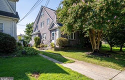 92 W PLUMSTEAD Avenue, LANSDOWNE, PA 19050