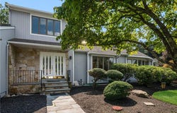 30 Dutchess Drive, Cranston, RI 02920