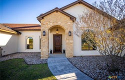 925 River Ranch Circle, Martindale, TX 78655