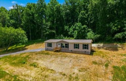 1009 S Gateway Ave, Rockwood, TN 37854