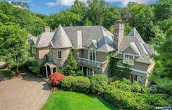 86 Fox Hedge Road, Saddle River, NJ 07458