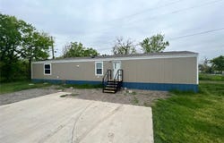 133 Old Bastrop Rd, Cedar Creek, TX 78612