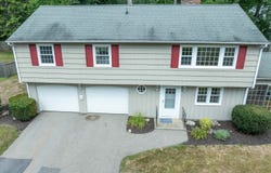 16 Longwood Drive, Hampton, NH 03842