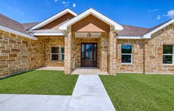 2 HOPE PL, Uvalde, TX 78801