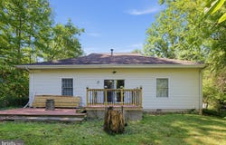 19105 WAYNE Drive, TRIANGLE, VA 22172
