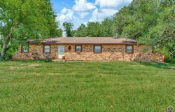 238 NE 82nd St, Topeka, KS 66617