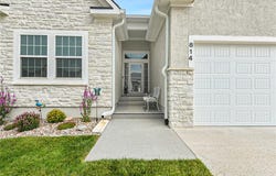 814 NE Algonquin Street, Lee's Summit, MO 64064