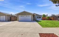 40 Gonzalez Dr, Hollister, CA 95023