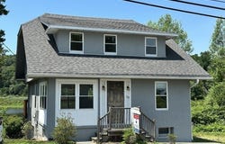 135 Middlesex Avenue, Chester, CT 06412