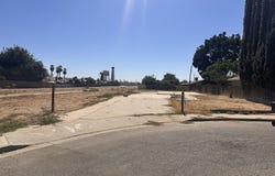 445 E Parker Court, Visalia, CA 93291