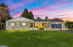 4 PLEASANT Drive, LANCASTER, PA 17602