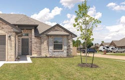 1923 W Flintlock Way, Mustang, OK 73064