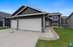9013 W 24th St, Sioux Falls, SD 57106