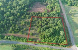 1 1050 Road, Prague, OK 74864