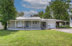 702 E Centennial Avenue, Carthage, MO 64836