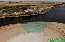1330 E Sandcherry Road, Fremont, NE 68025