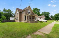1208 Maple Avenue, Jackson, MI 49203