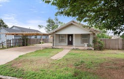 307 W Spruce St, Lockney, TX 79241