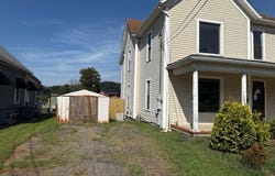 611 Dewey Avenue, WV 26170