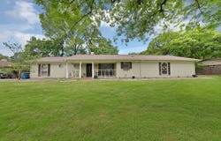 126 Oak Lane, Burleson, TX 76028